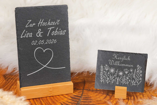 Personalisiertes Schieferschild mit Wunschgravur und Bambussockel