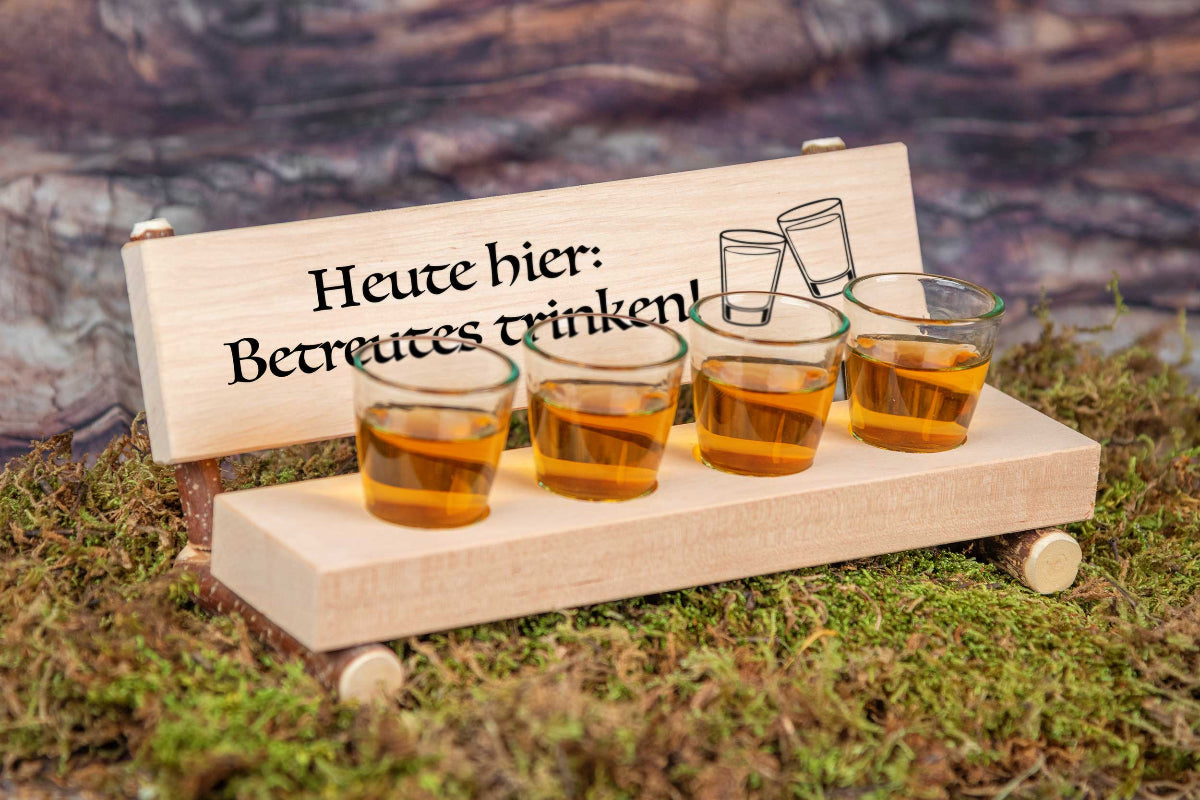 Personalisierte Schnapsbank mit Deiner Wunschgravur im rustikalem Stil