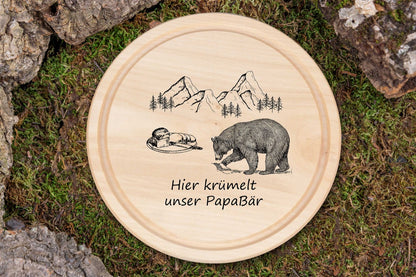 Brotzeitbrett personalisiert mit Namen und Bär vor Bergmotiv