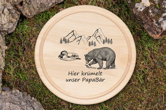 Brotzeitbrett personalisiert mit Namen und Bär vor Bergmotiv