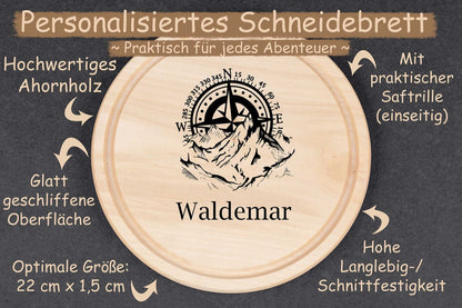 Personalisiertes Brotzeitbrett mit Namen und Bergmotiv und Kompass
