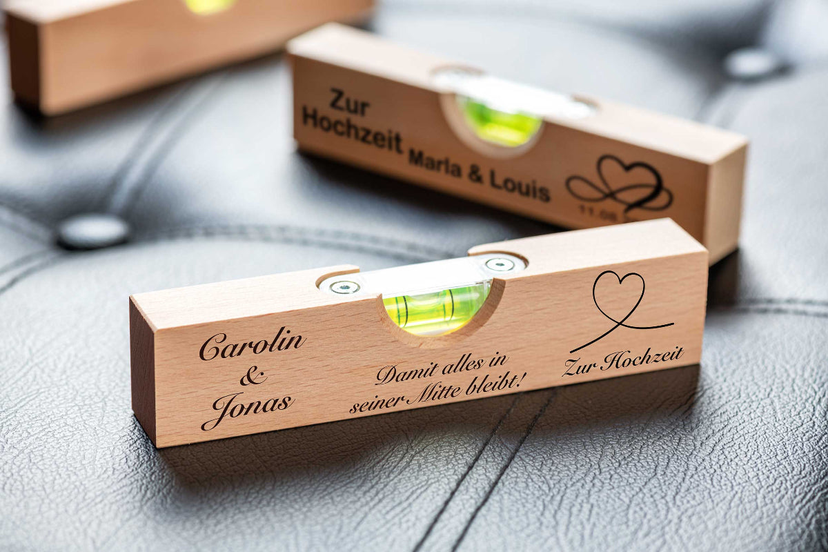Personalisiertes Hochzeitsgeschenk mit Deiner Wunschgravur - Mini-Wasserwaage
