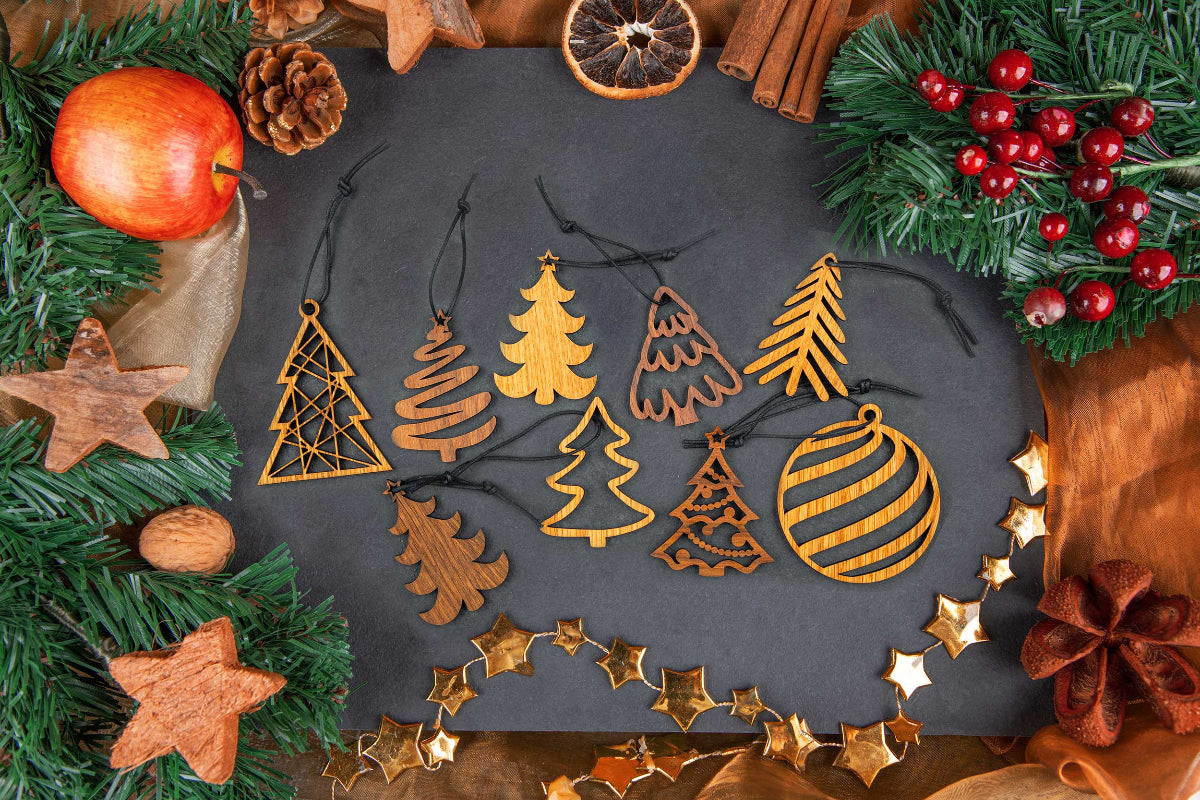 Weihnachtsanhänger aus Eichenholz oder Nussbaumholz- Christbaumschmuck