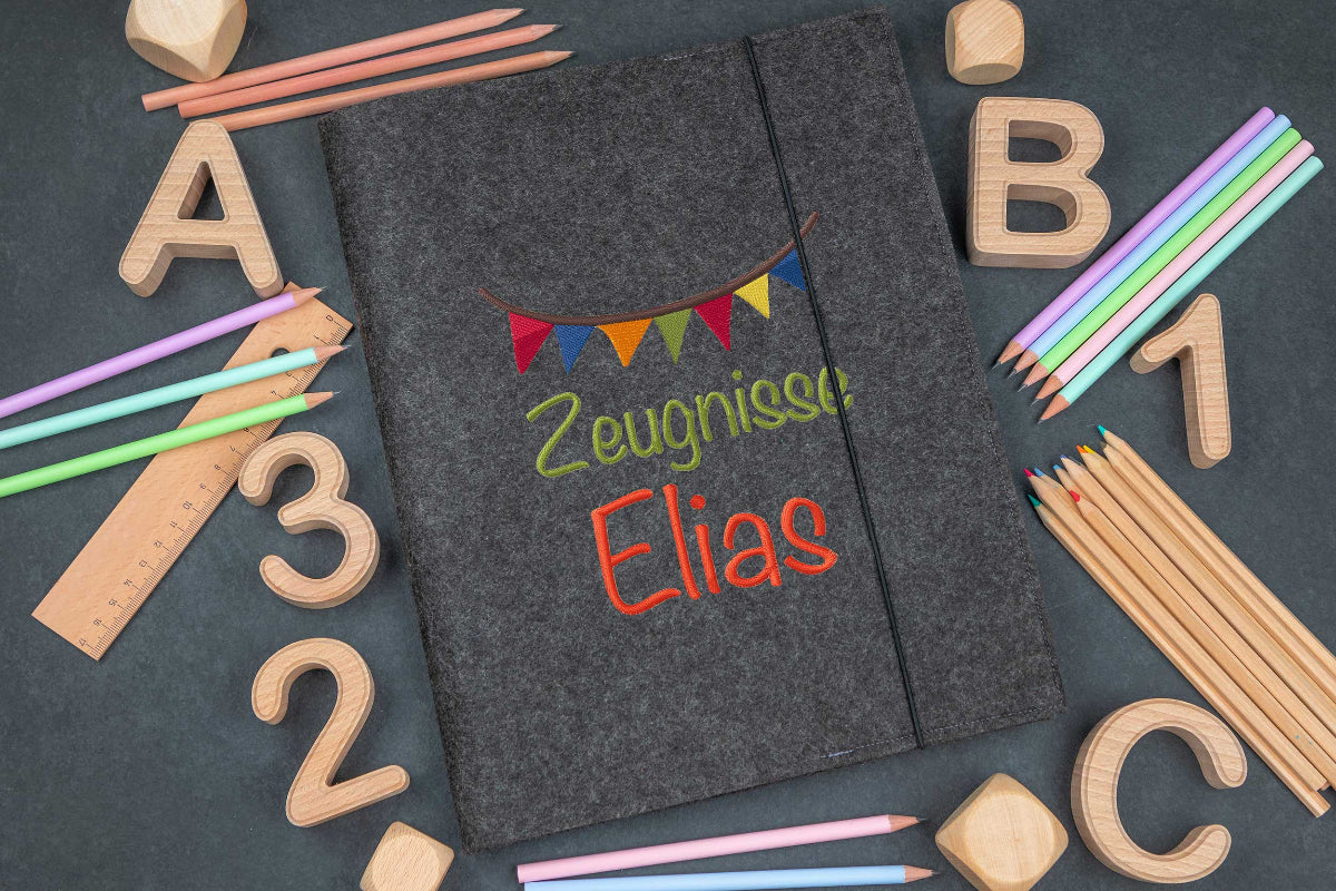 Zeugnismappe personalisiert mit Stickerei