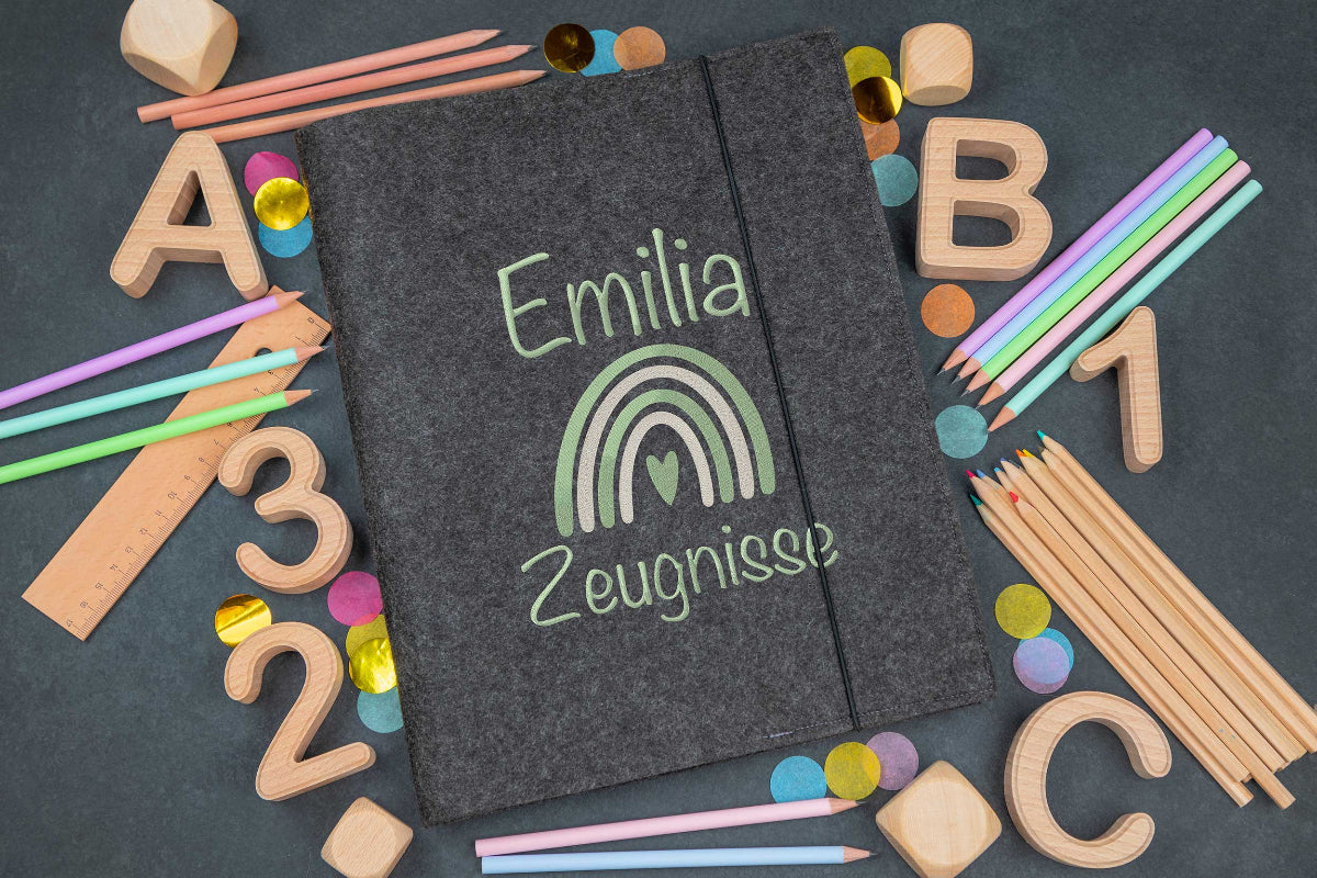 Zeugnismappe personalisiert mit Stickerei
