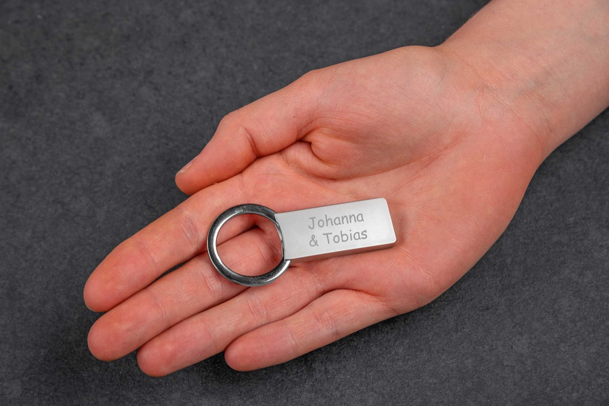 Schlüsselanhänger personalisiert mit Gravur als Rechteck – diekreativwelt